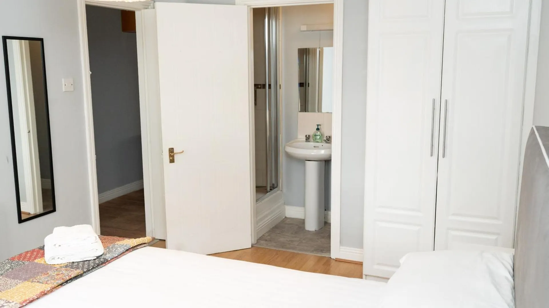 Spacious City Centre Apt - O'Connell Street Area Dublin
